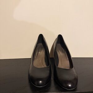 comfort plus by Predictions Black Rounded-Toe Low Heel Pumps